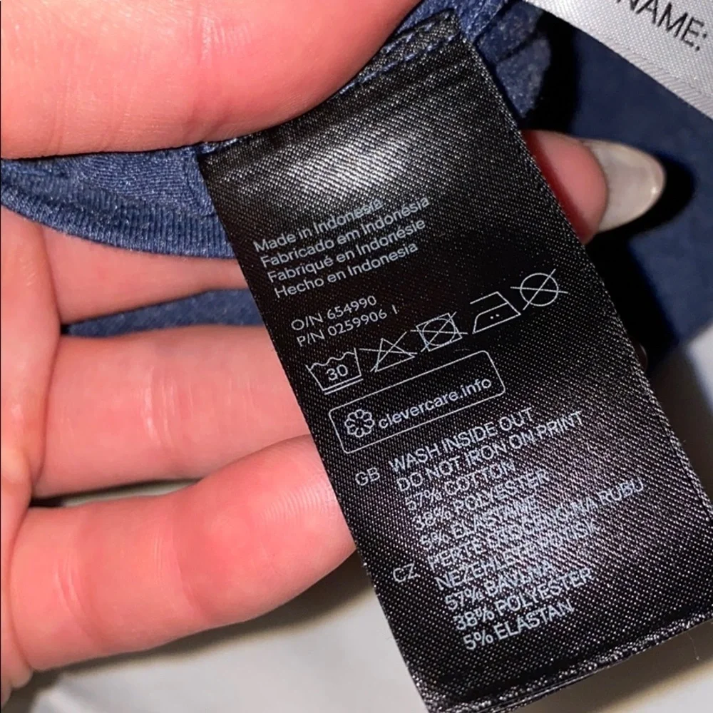 H&M share an apple navy blue longsleeve shirt 4-6y​​